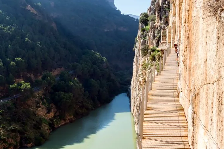 Narrow path along the gorge wall above the reservoir, Caminito del Rey