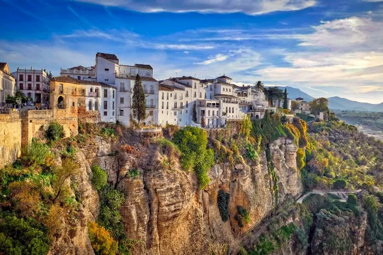 The houses of Ronda on the edge of the cliffs above the valley